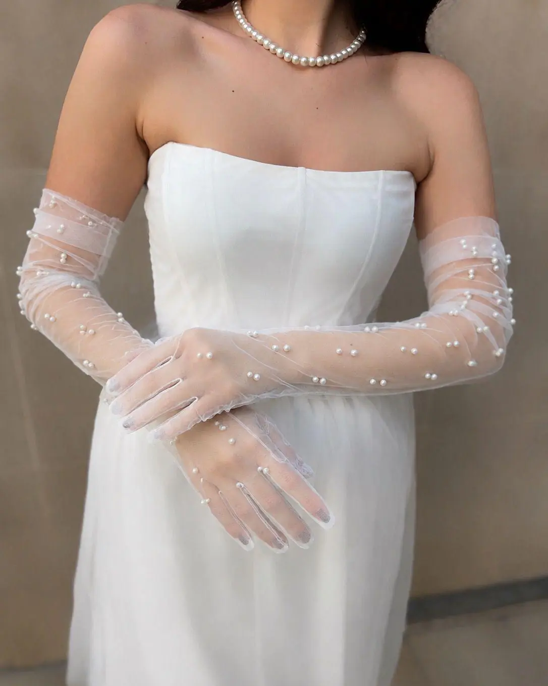 Rosie gloves with pearls