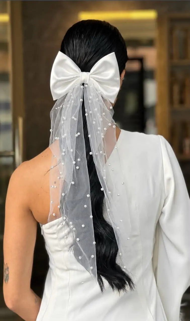 “Pamela” pearly bow clip