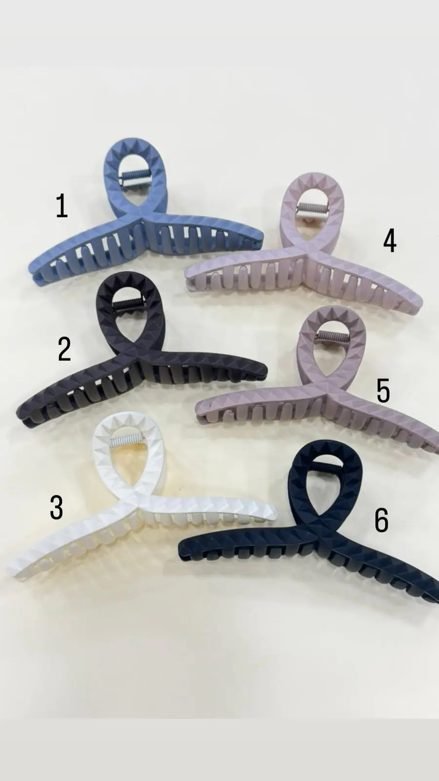 Twisted spiky matt clip