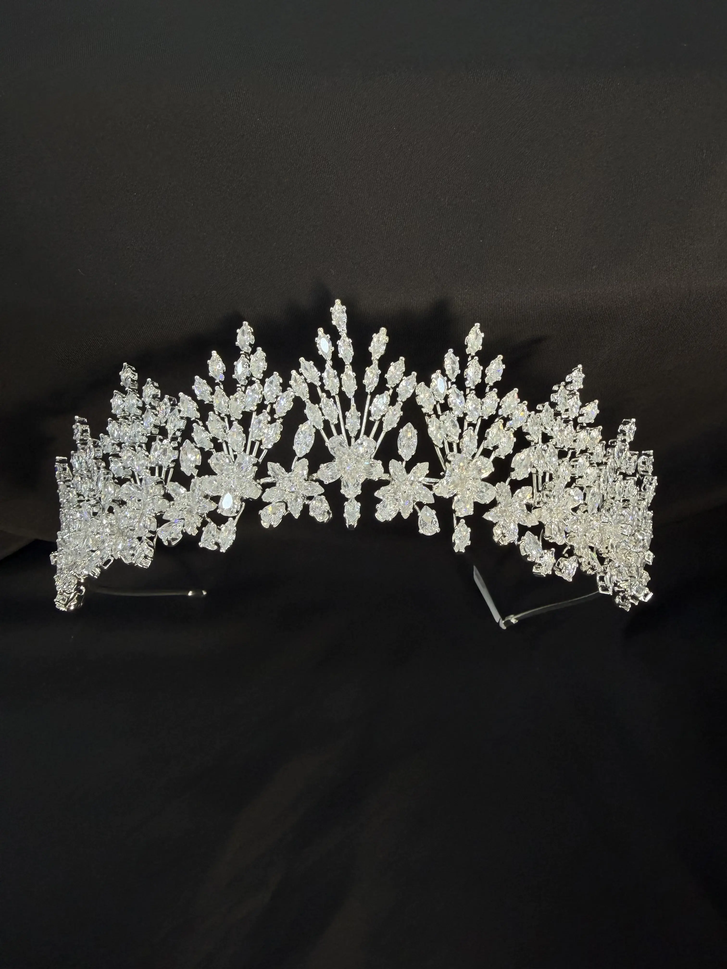 Addison crown